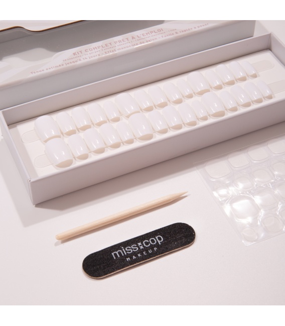 UV EFFECT PRESS-ON NAILS 04 BLANC SUBLIME